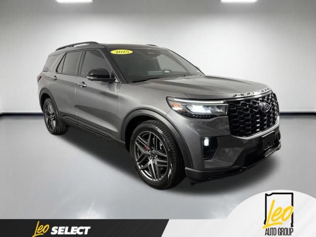 Used 2025 Ford Explorer ST AWD/4WD image 4