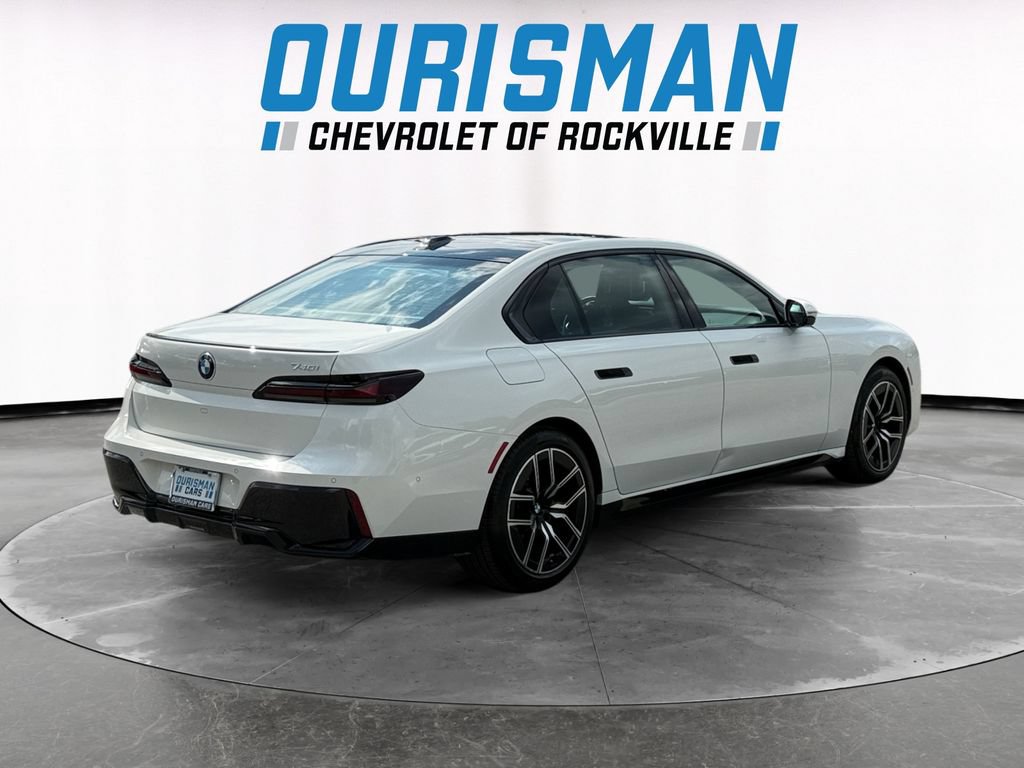 Used 2023 BMW 740i w/ Parking Assistance Package RWD image 6