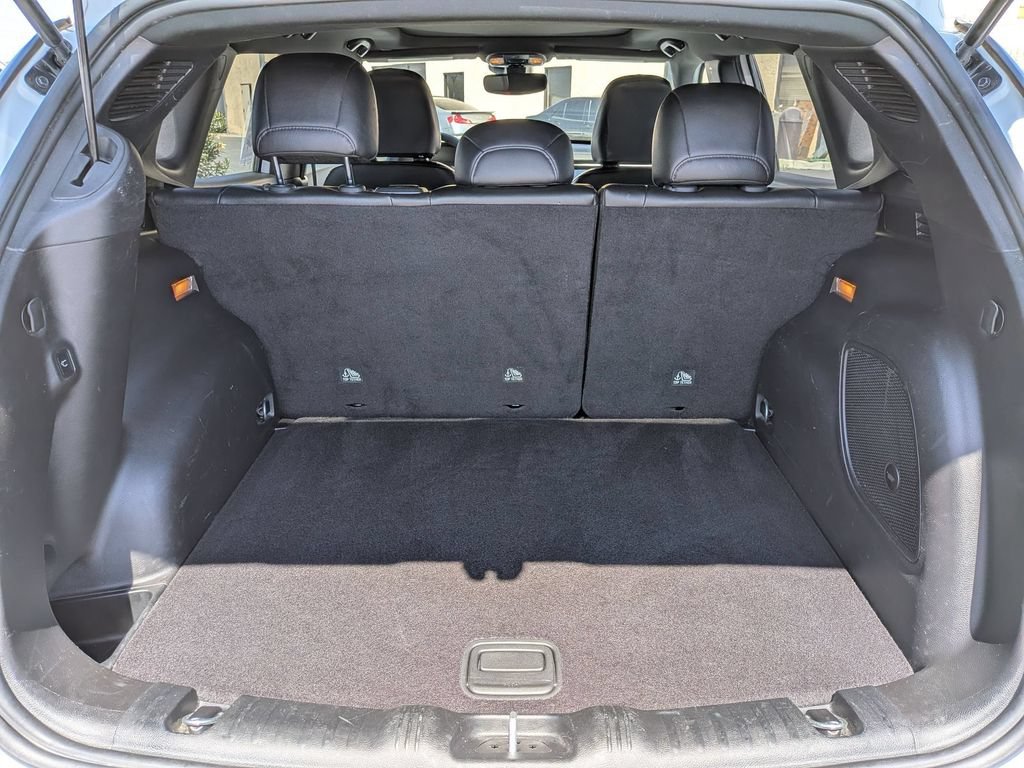 Used 2025 Jeep Compass Latitude w/ Sun & Sound Group AWD/4WD image 28