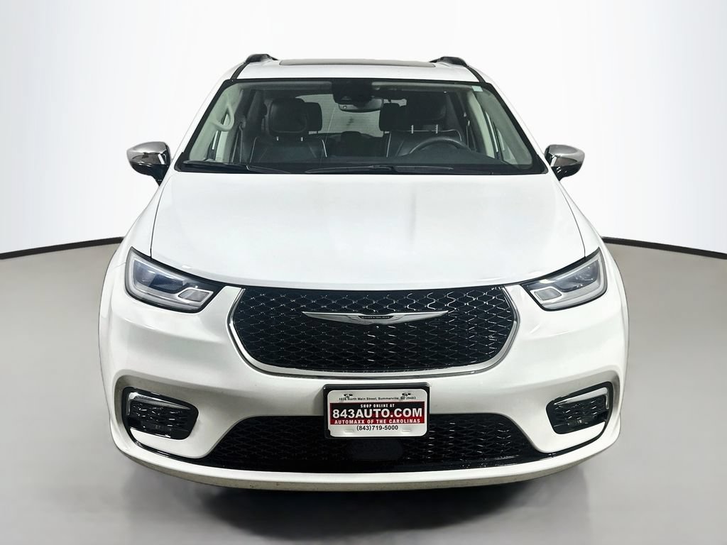 Used 2023 Chrysler Pacifica Limited FWD image 2