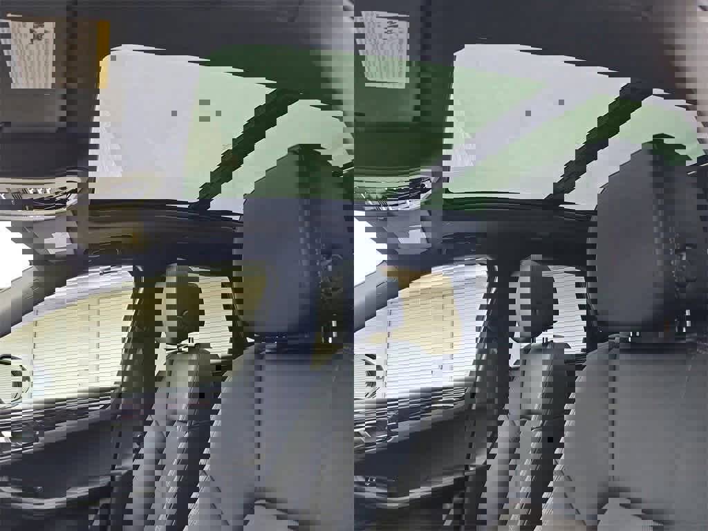 Certified 2025 Porsche Macan image 16