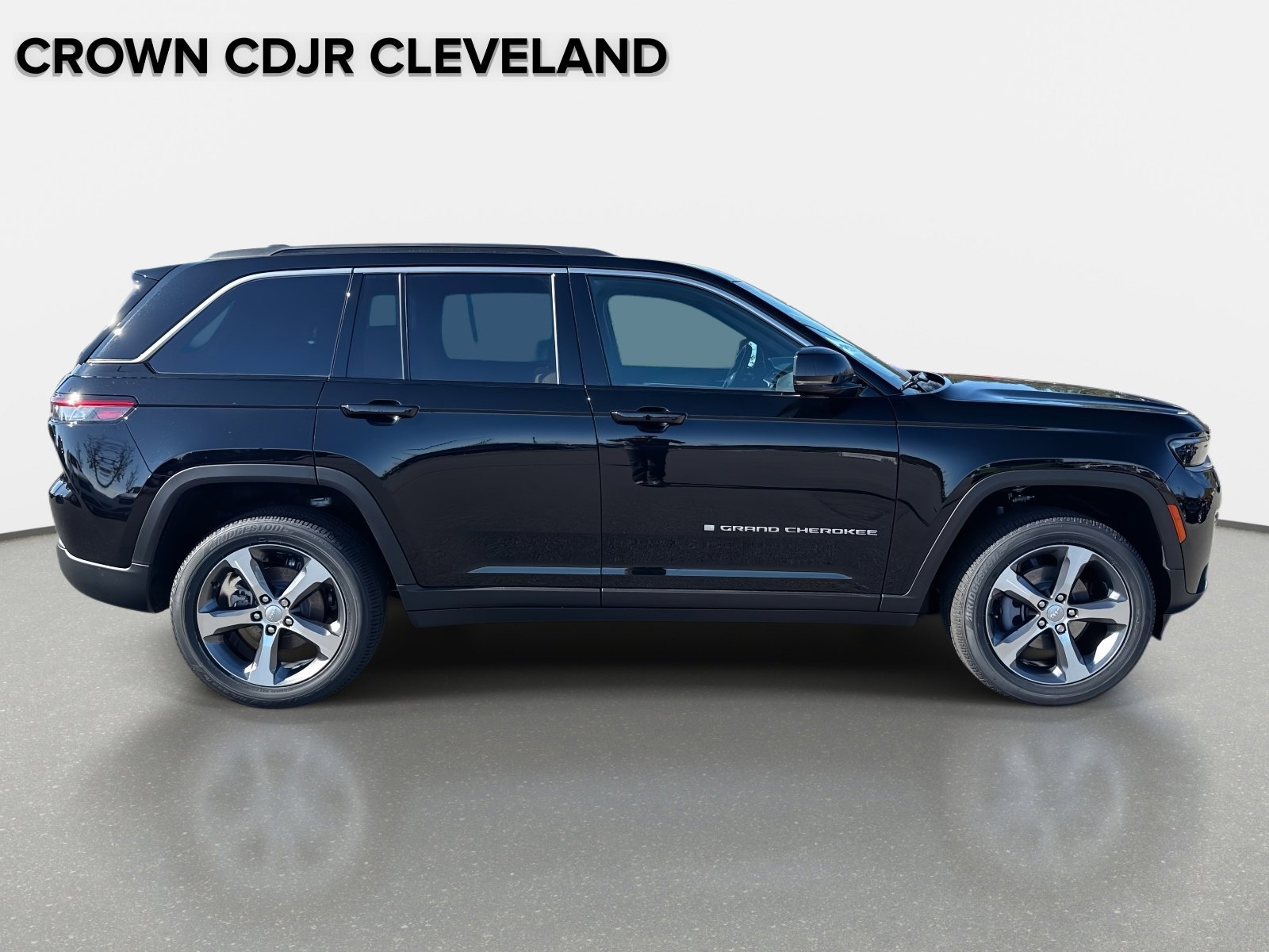 New 2026 Jeep Grand Cherokee Limited w/ Trailer Tow Package AWD/4WD image 3