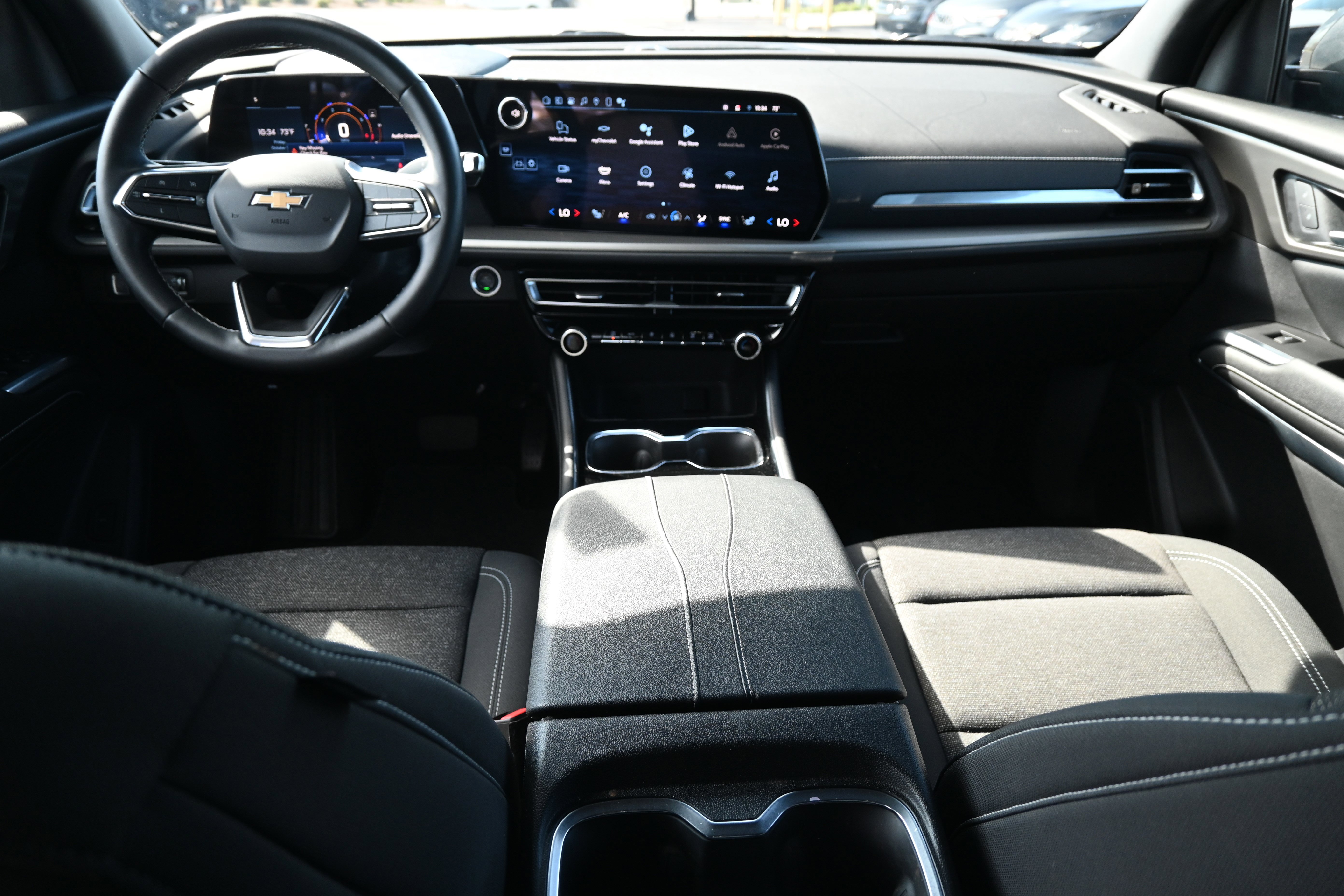 Used 2024 Chevrolet Traverse LT image 3