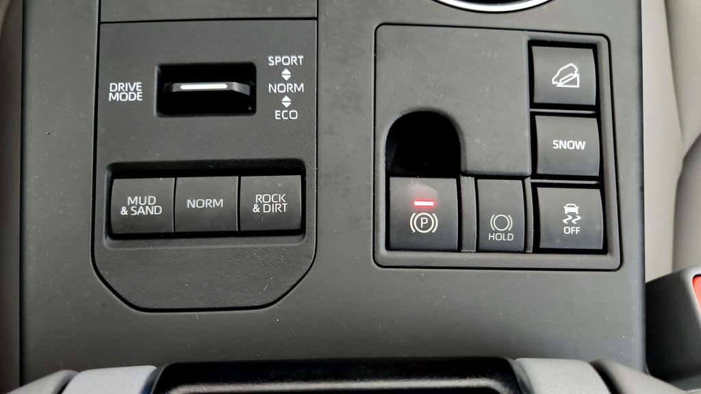 Used 2023 Toyota Highlander XLE AWD/4WD image 35