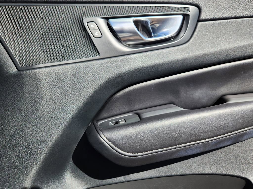 Used 2023 Volvo XC60 T8 Plus image 21