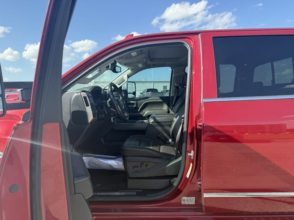 Used 2018 GMC Sierra 2500 Denali w/ Duramax Plus Package AWD/4WD image 6