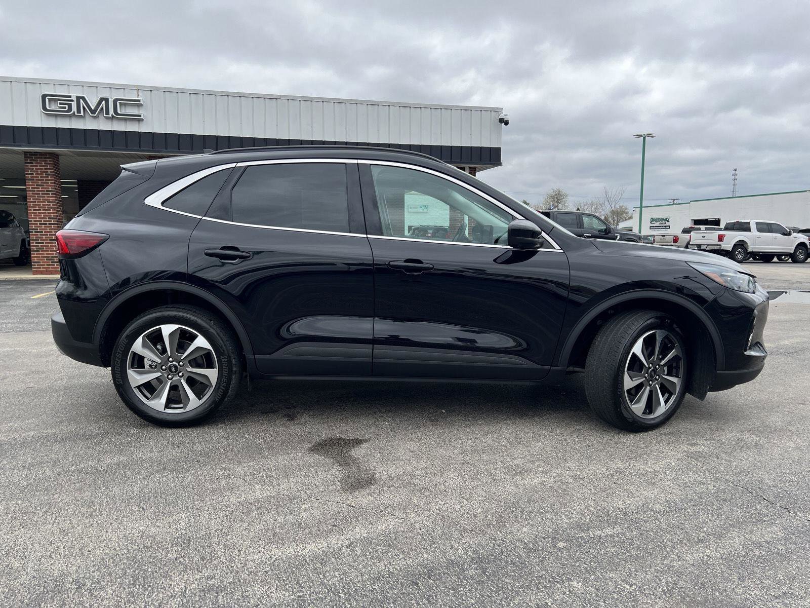 Used 2023 Ford Escape Platinum image 3