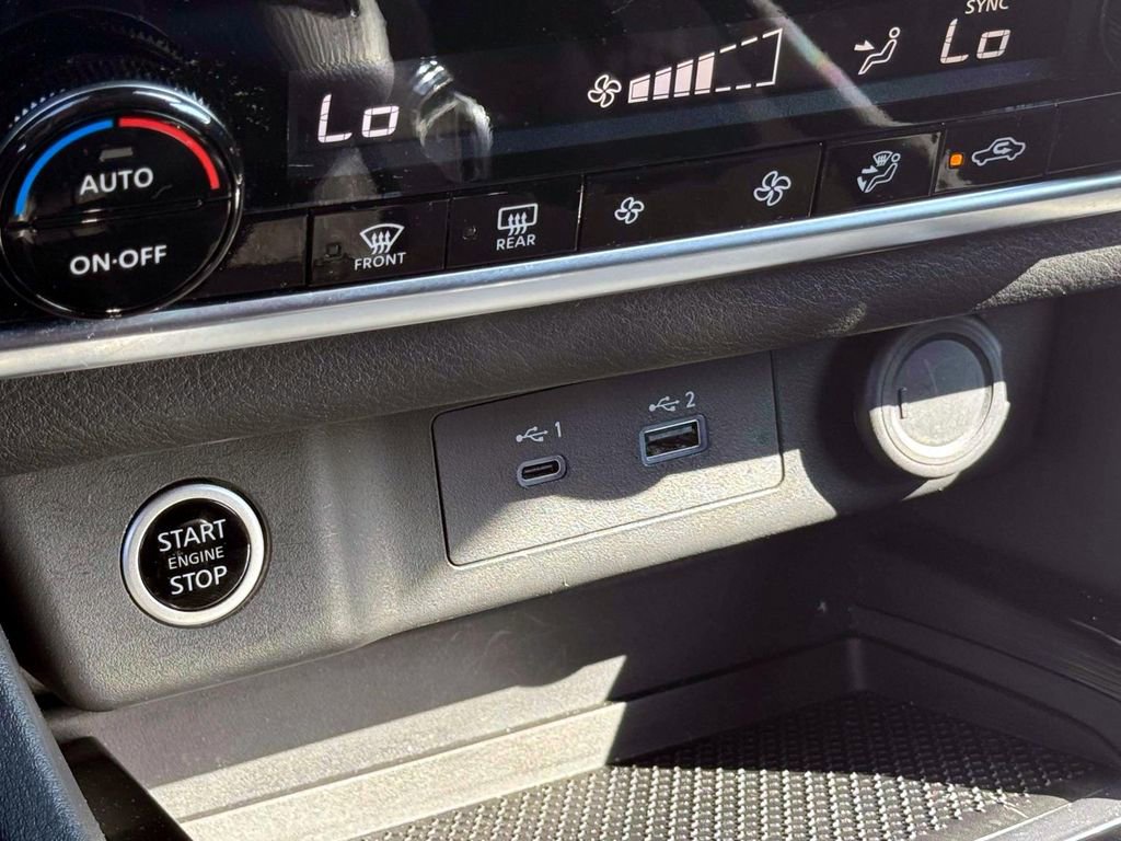 Used 2023 Nissan Rogue SV image 30