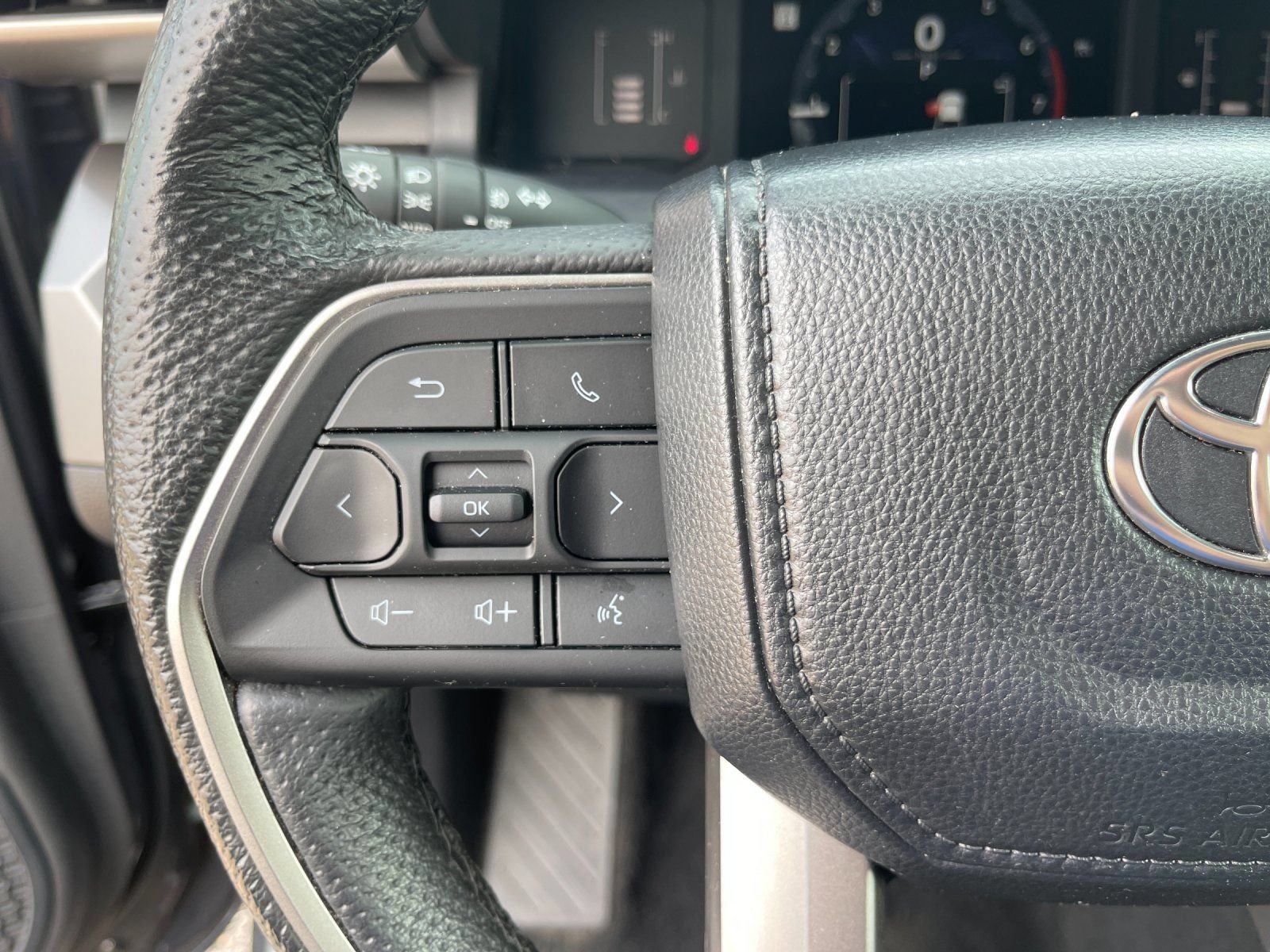 Used 2024 Toyota Tacoma SR5 AWD/4WD image 25