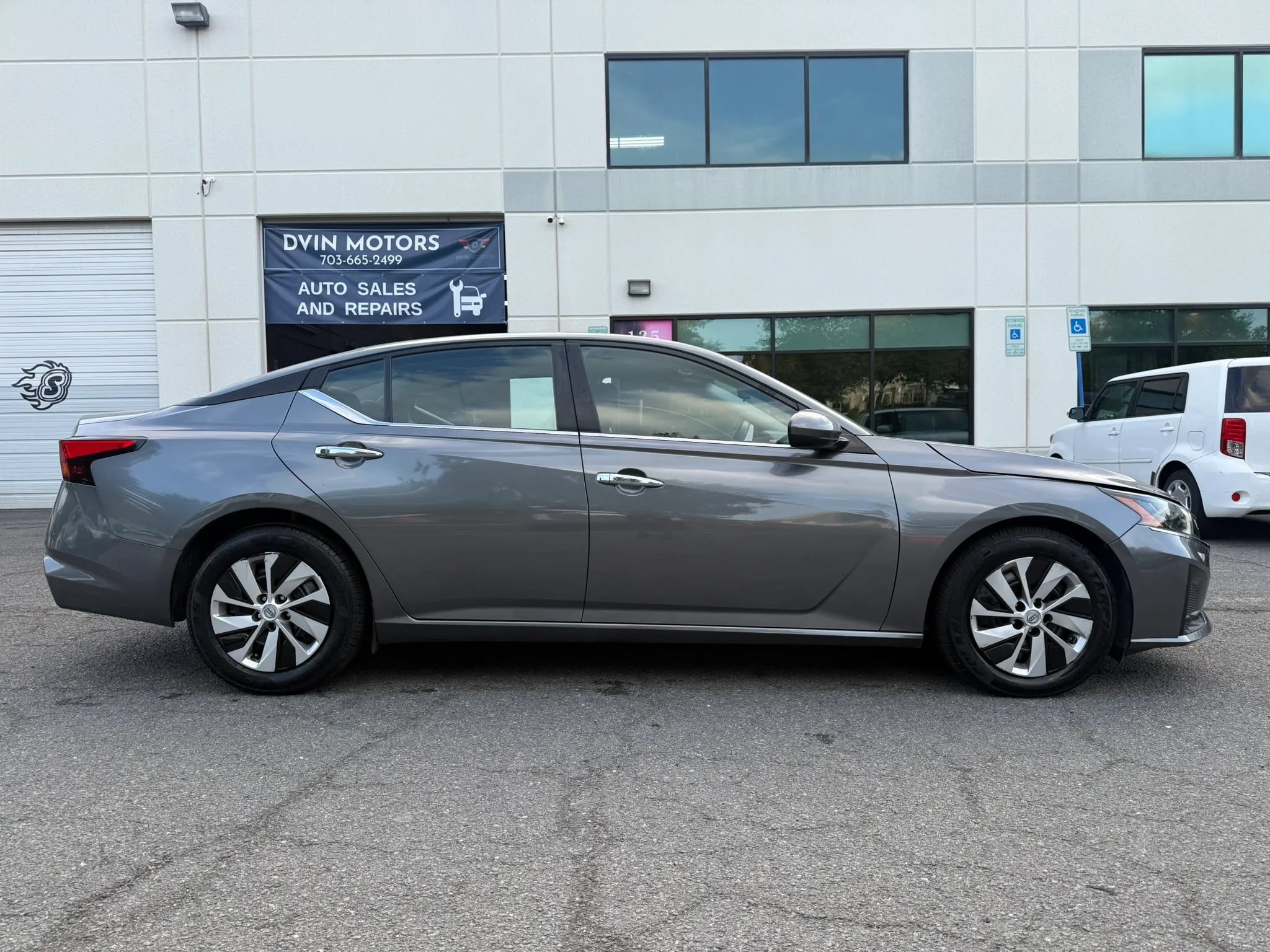 Used 2023 Nissan Altima 2.5 S FWD image 3