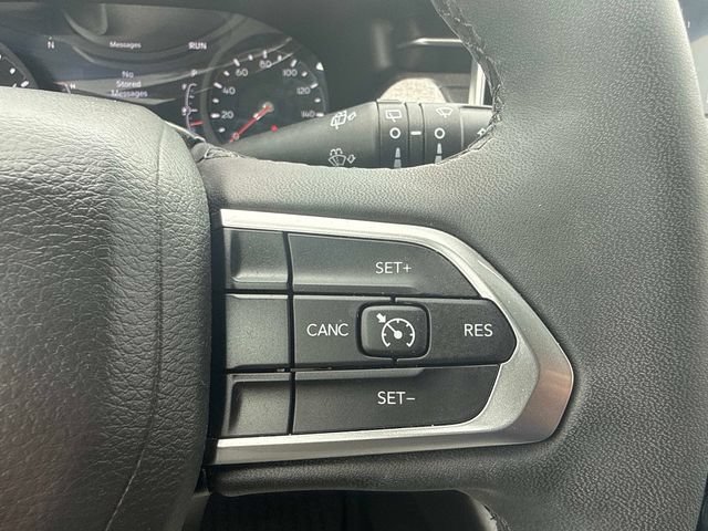 Used 2025 Jeep Compass Latitude w/ Convenience Group AWD/4WD image 19