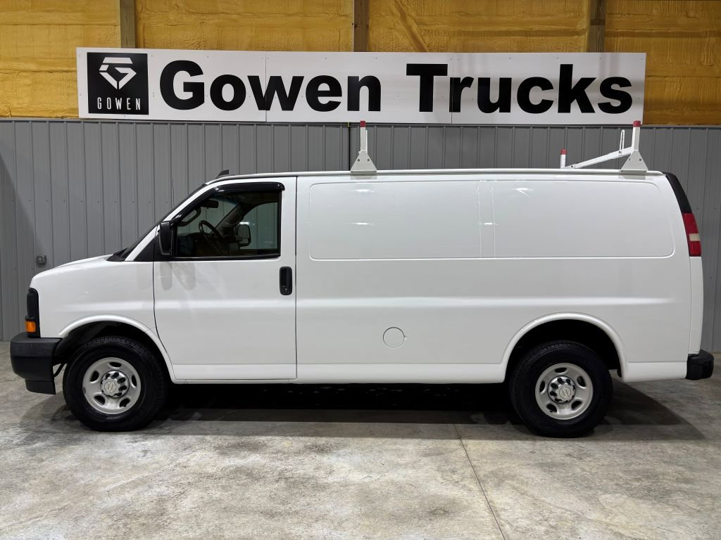 Used 2017 Chevrolet Express 2500 image 2