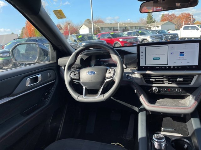 Used 2025 Ford Explorer ST-Line w/ ST-Line Street Pack image 6