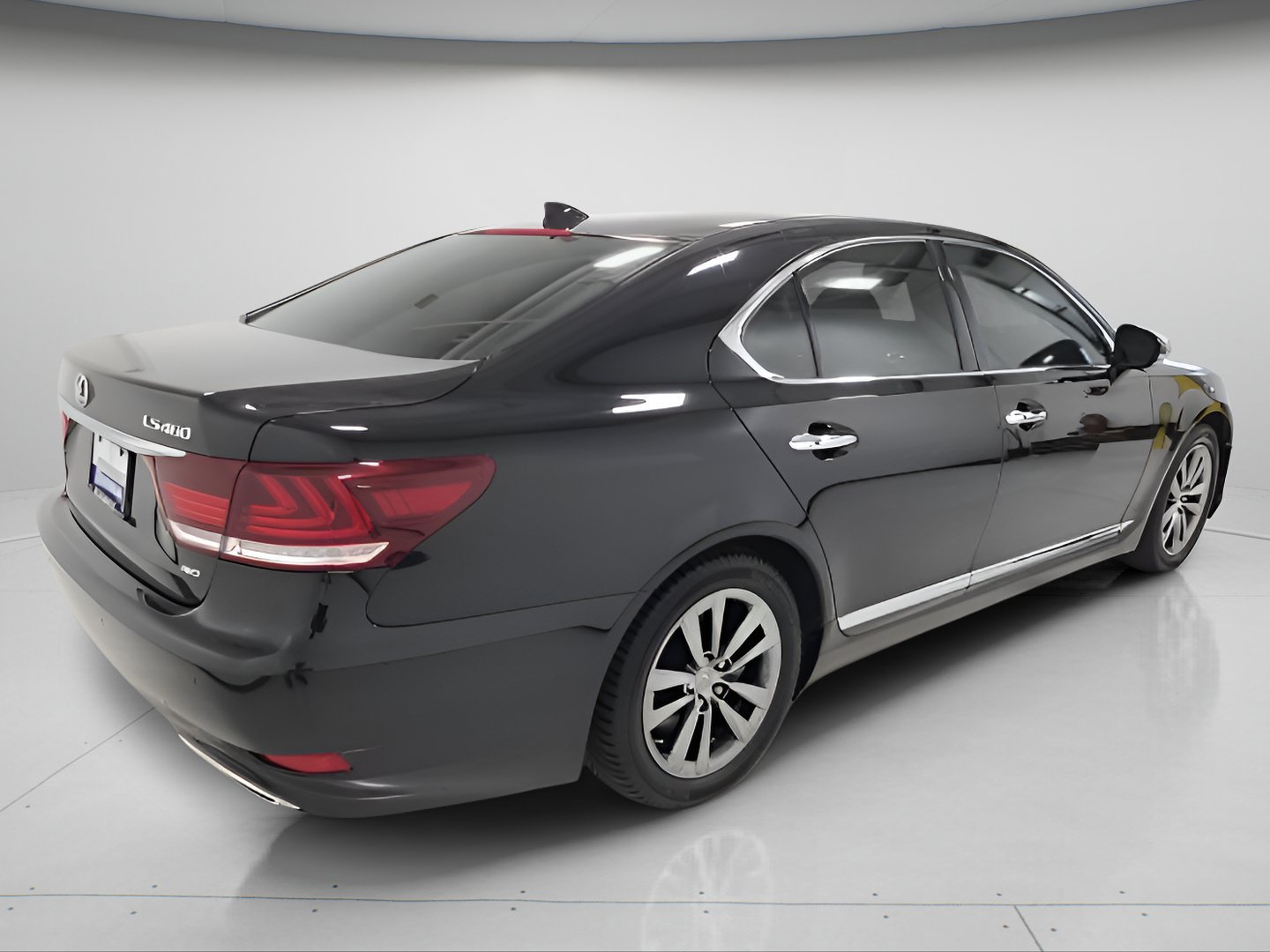 Used 2016 Lexus LS 460 AWD w/ Comfort Package image 6