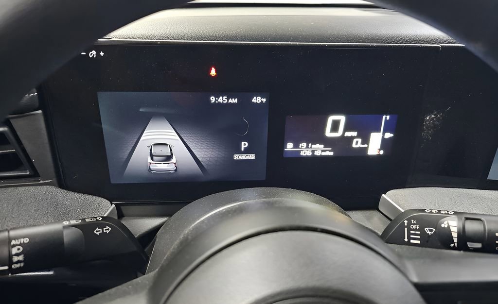Used 2025 Nissan Kicks SV w/ Charging Package FWD image 9