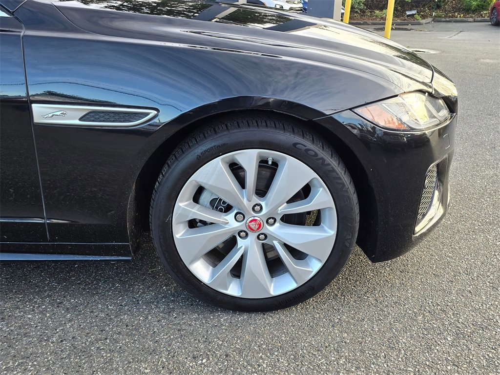 Used 2022 Jaguar XF R-Dynamic SE image 9