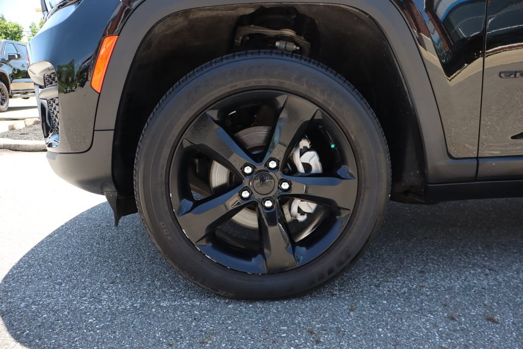 Used 2024 Jeep Grand Cherokee Altitude AWD/4WD image 26