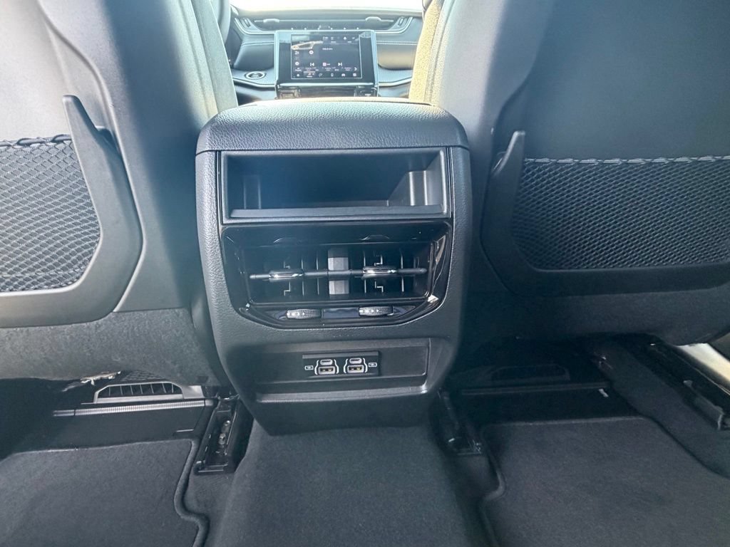 New 2026 Jeep Grand Cherokee Laredo AWD/4WD image 40