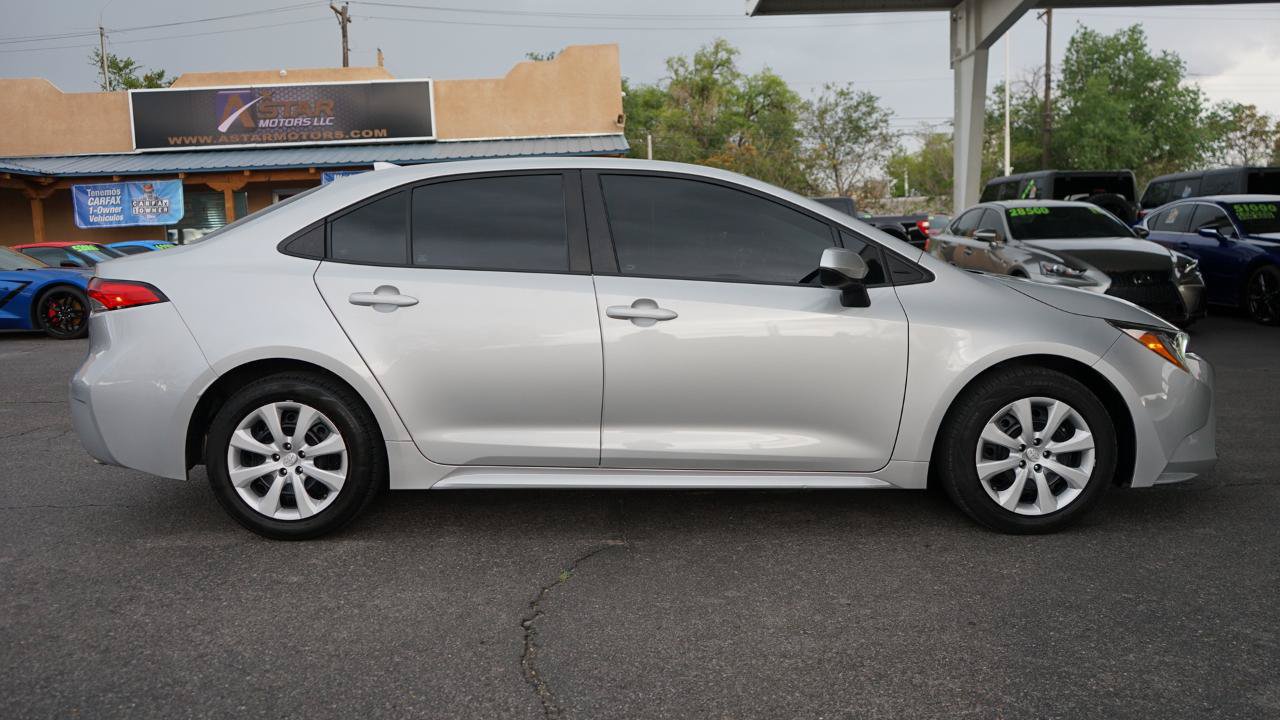 Used 2024 Toyota Corolla LE FWD image 2