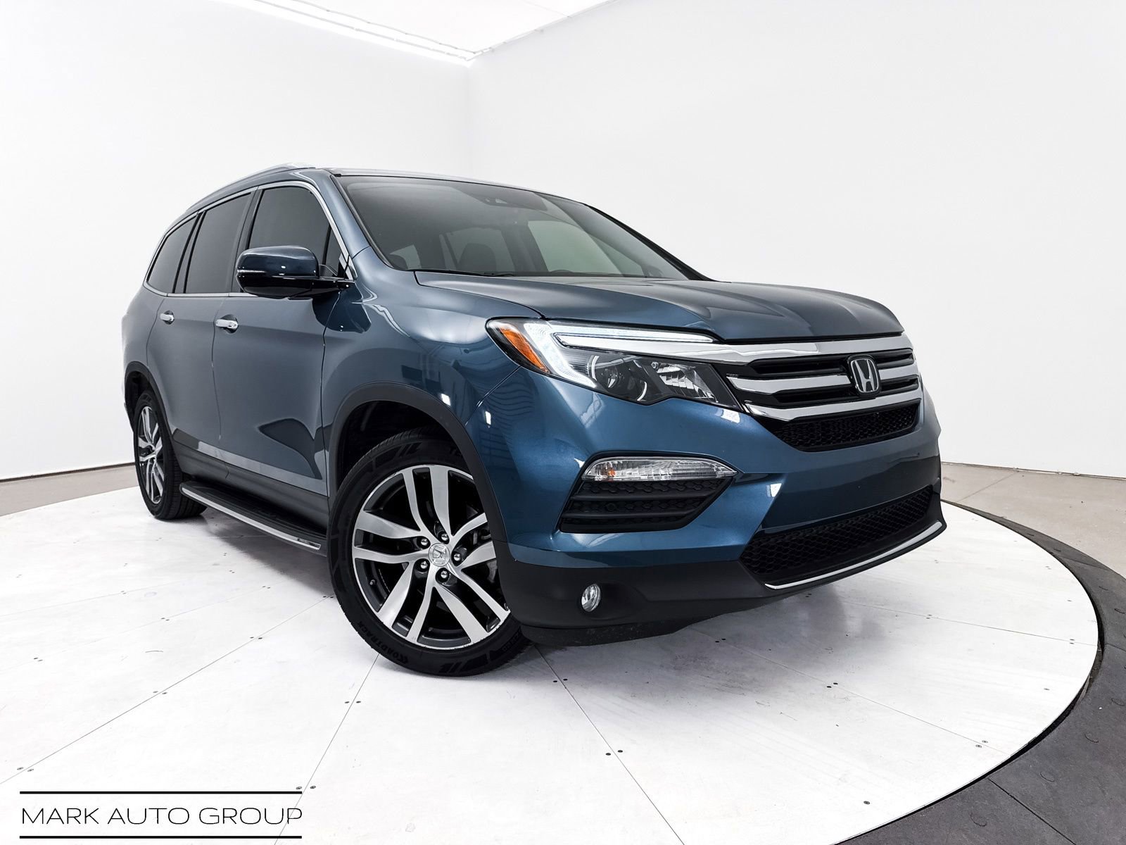 Used 2017 Honda Pilot Elite image 1