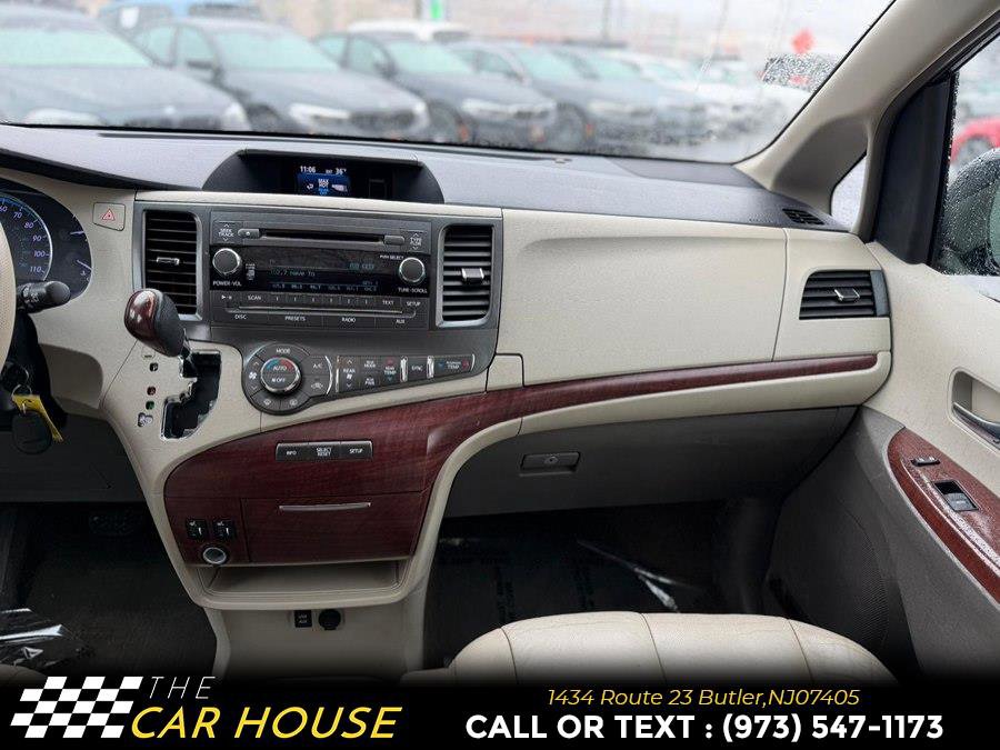 Used 2013 Toyota Sienna XLE image 24