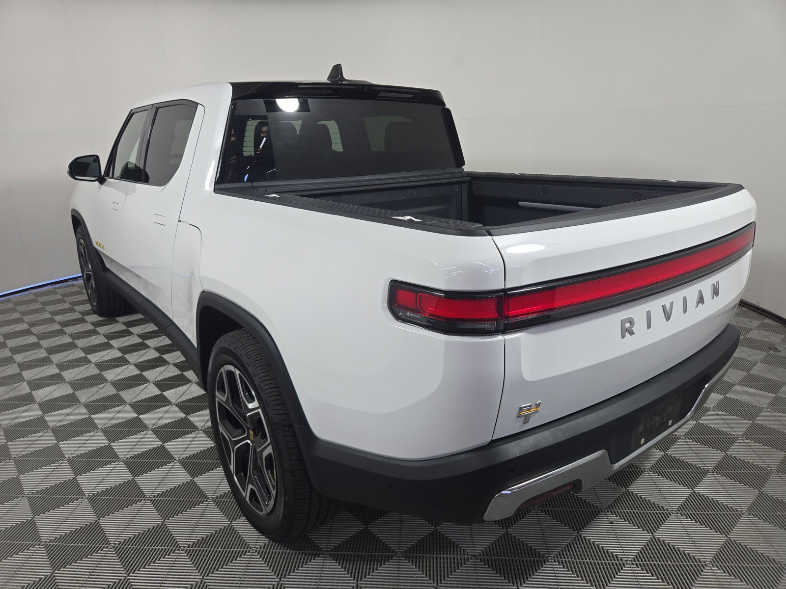 Used 2022 Rivian R1T Launch Edition image 3
