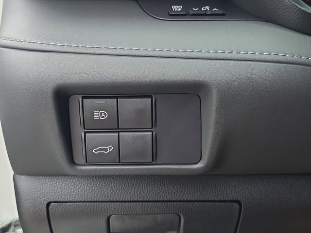 Used 2021 Toyota Highlander XLE image 30