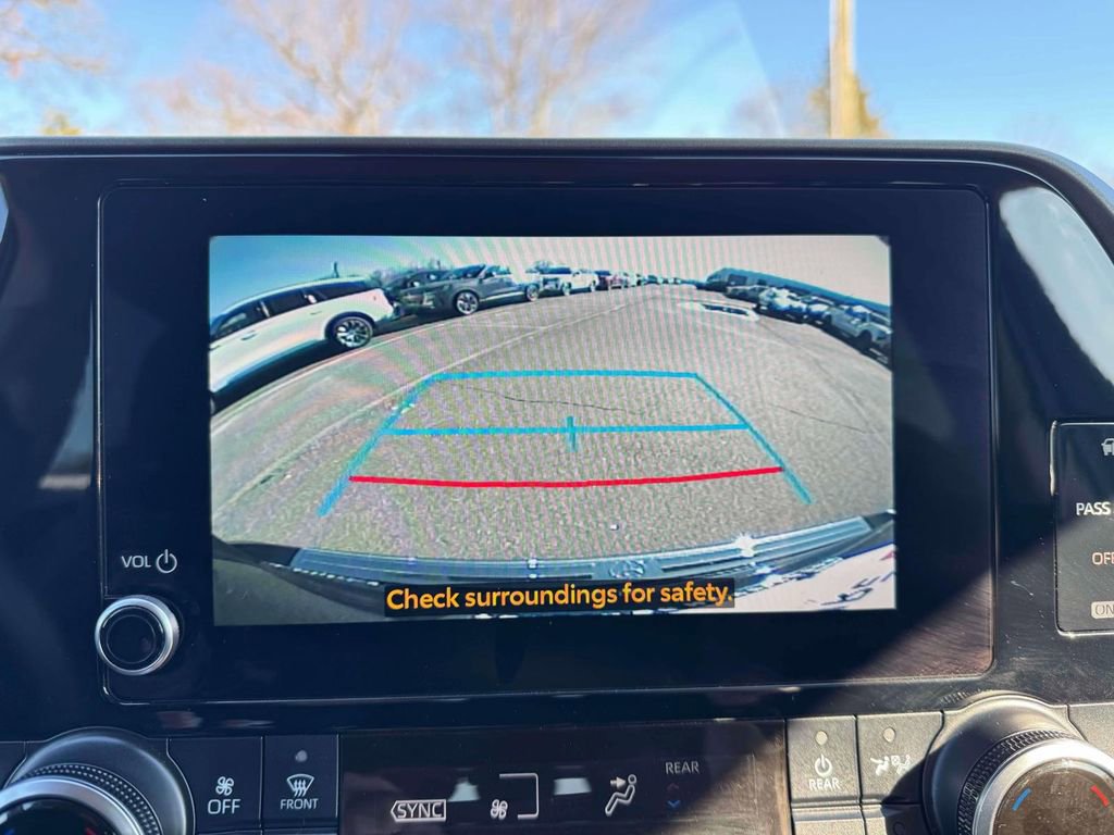 Used 2024 Toyota Highlander LE image 27