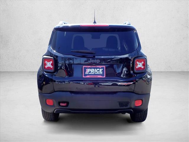 Used 2017 Jeep Renegade Trailhawk AWD/4WD image 3