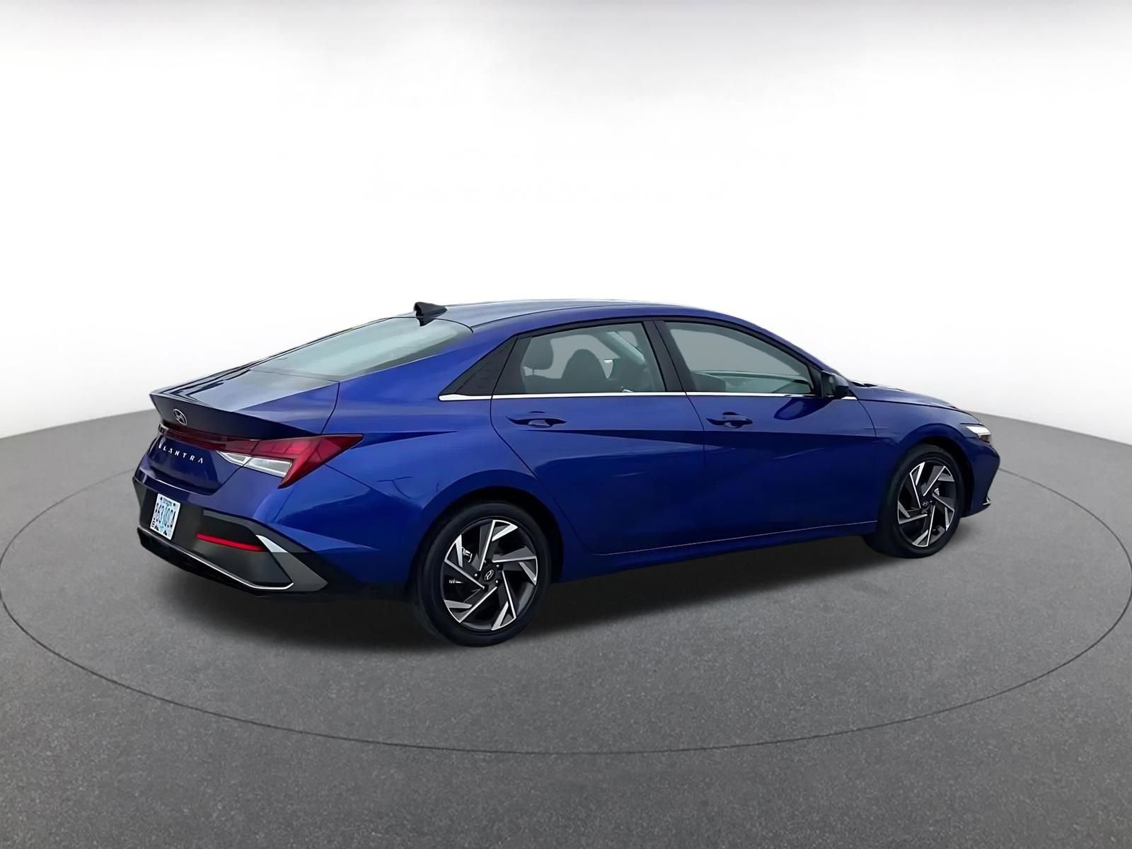 Used 2025 Hyundai Elantra SEL image 15