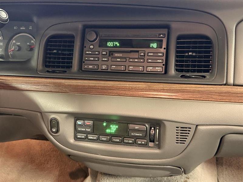 Used 2003 Ford Crown Victoria LX RWD image 21
