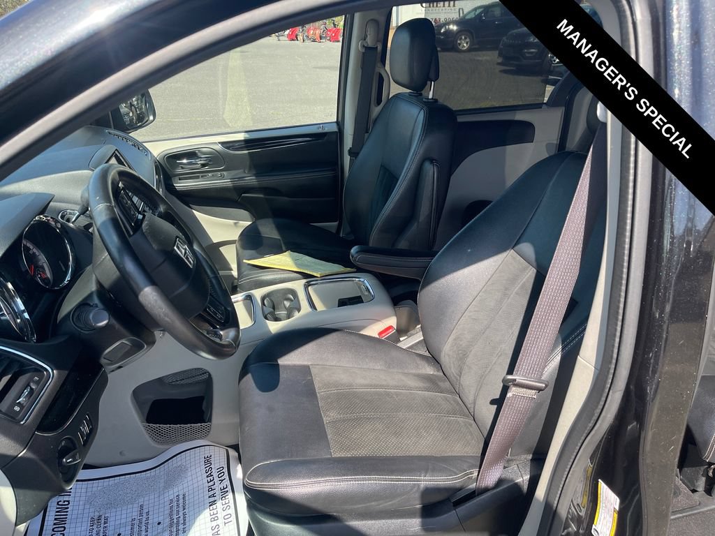 Used 2016 Dodge Grand Caravan SXT FWD image 13