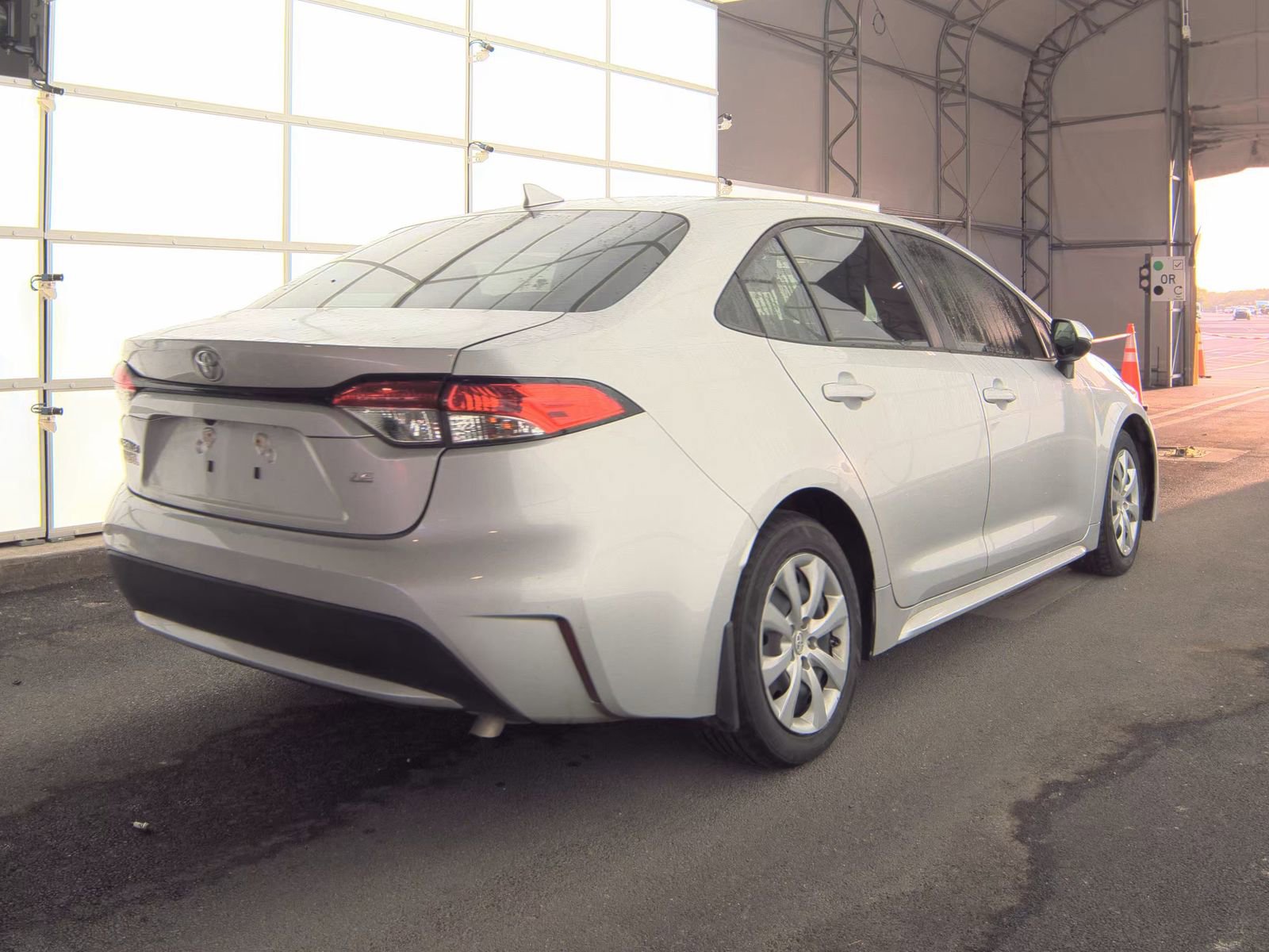 Used 2022 Toyota Corolla LE FWD image 6