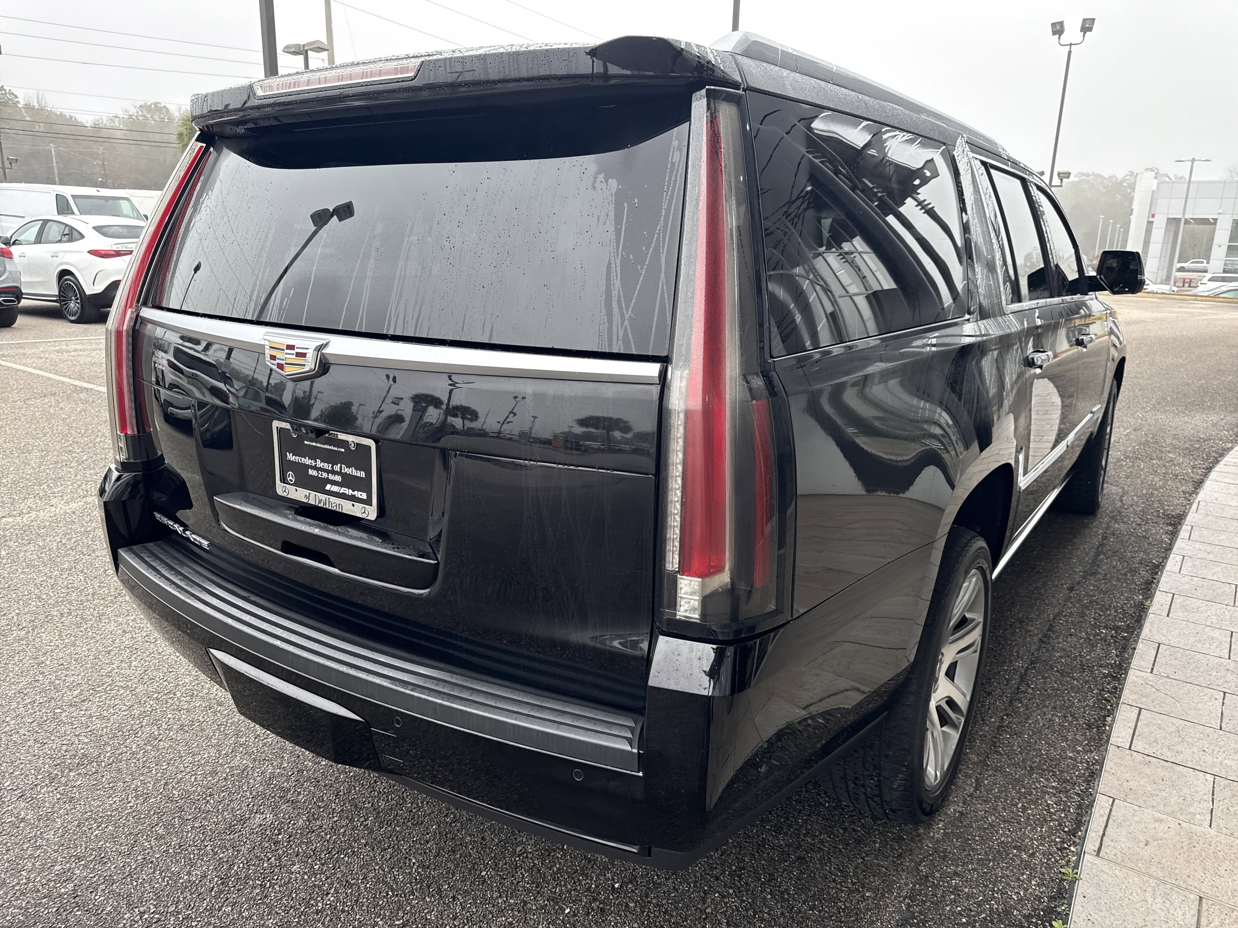 Used 2019 Cadillac Escalade ESV Premium Luxury image 4
