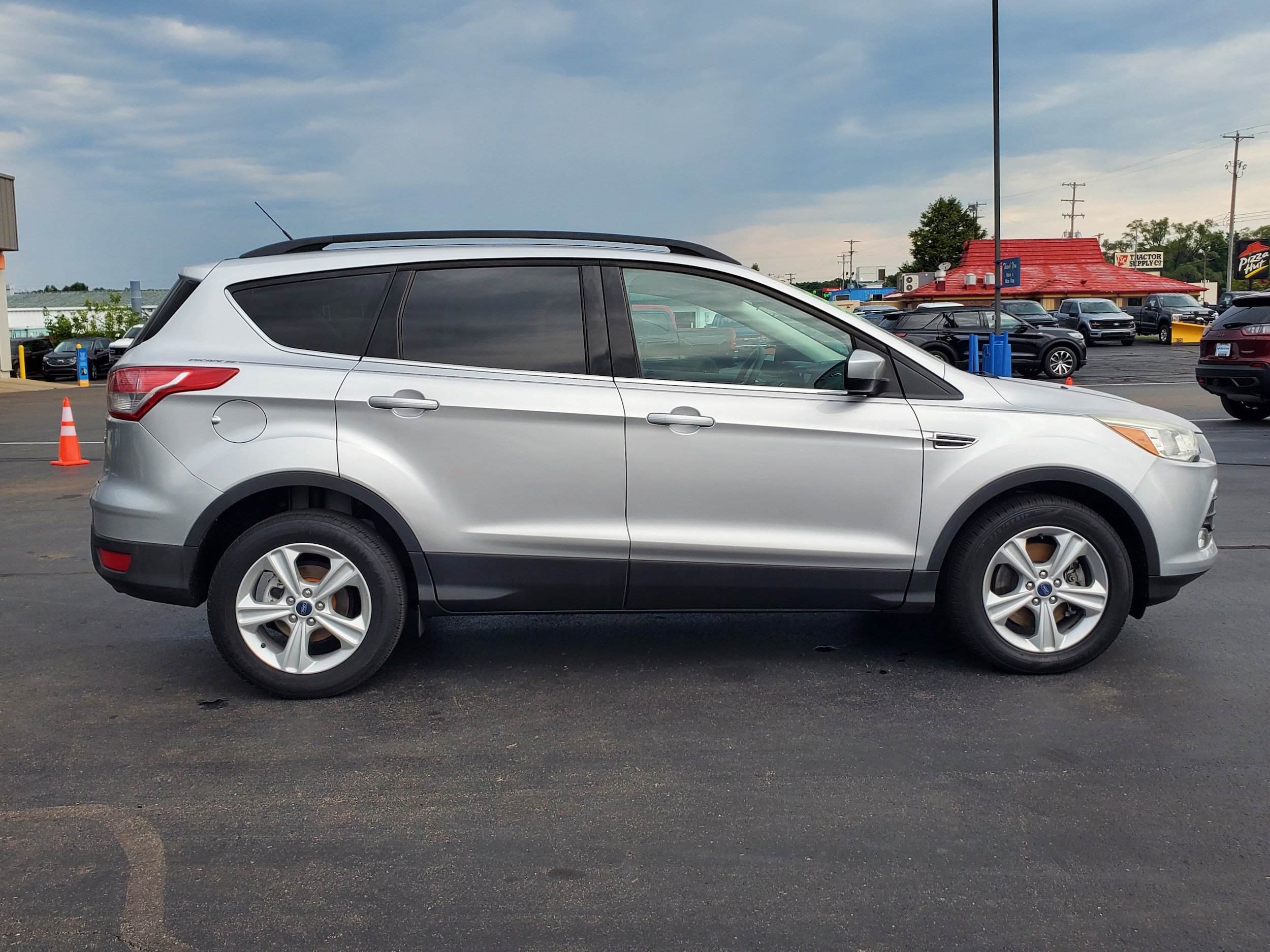 Used 2014 Ford Escape SE w/ Equipment Group 201A FWD image 5