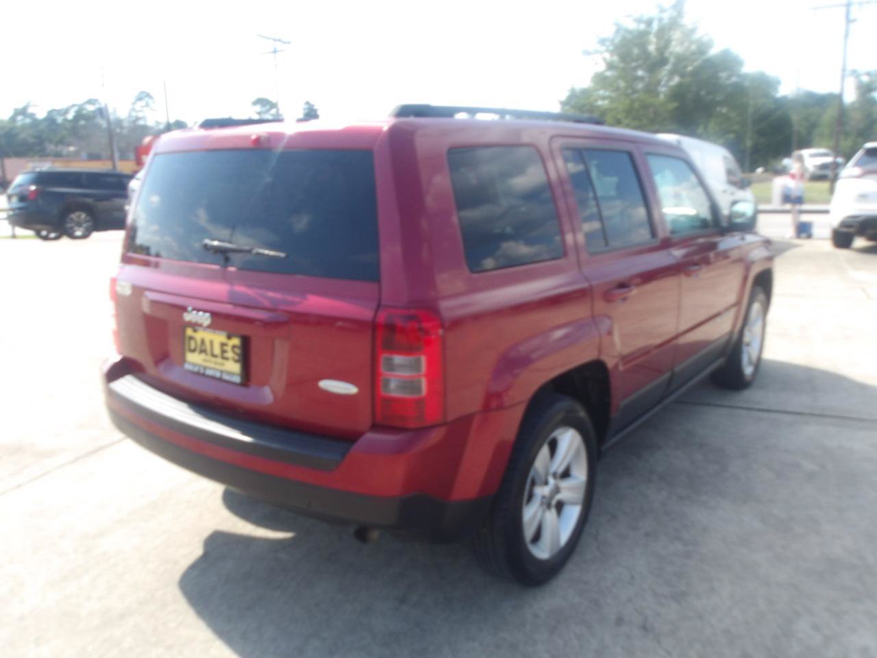 Used 2014 Jeep Patriot Latitude FWD image 11