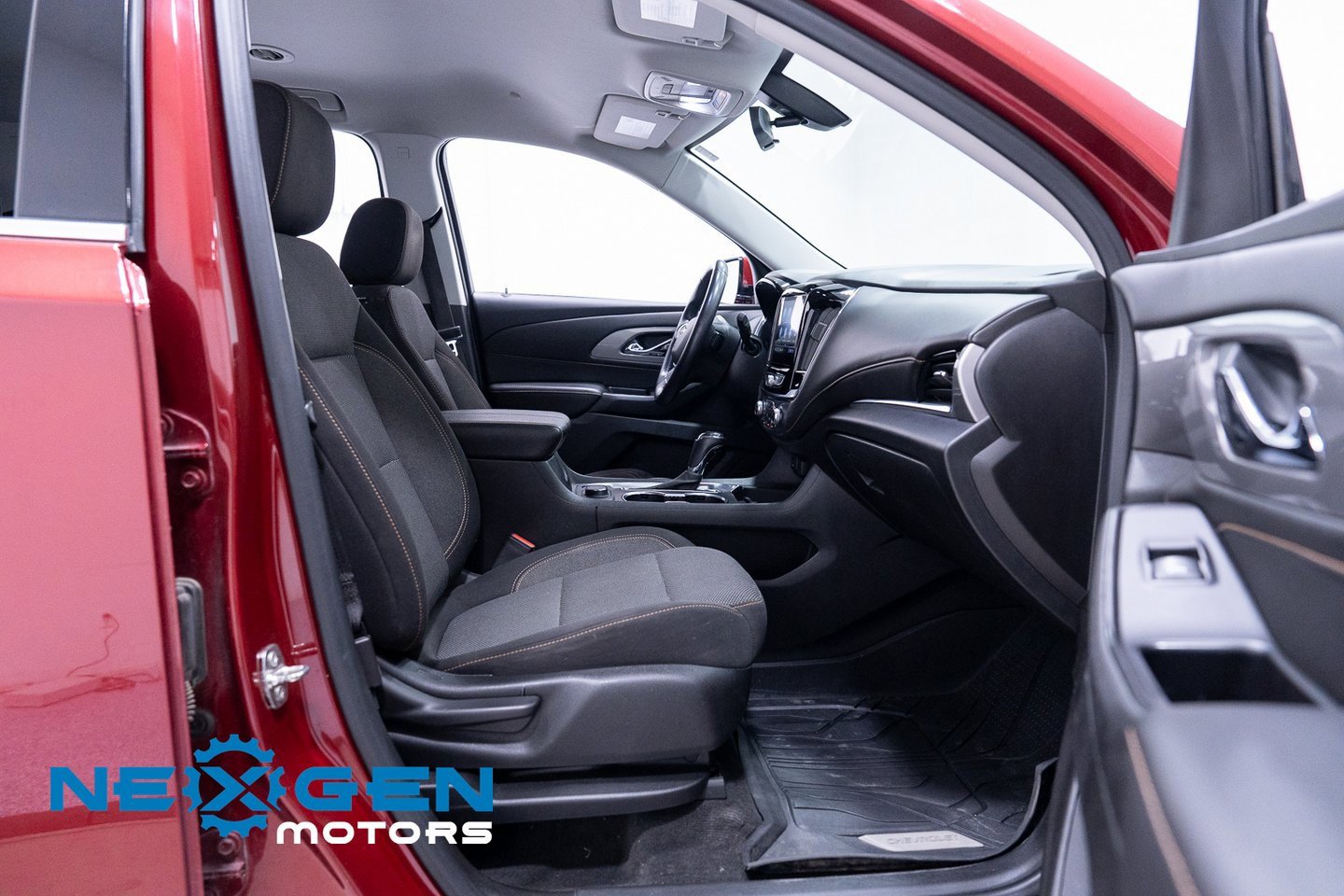 Used 2020 Chevrolet Traverse LT image 51