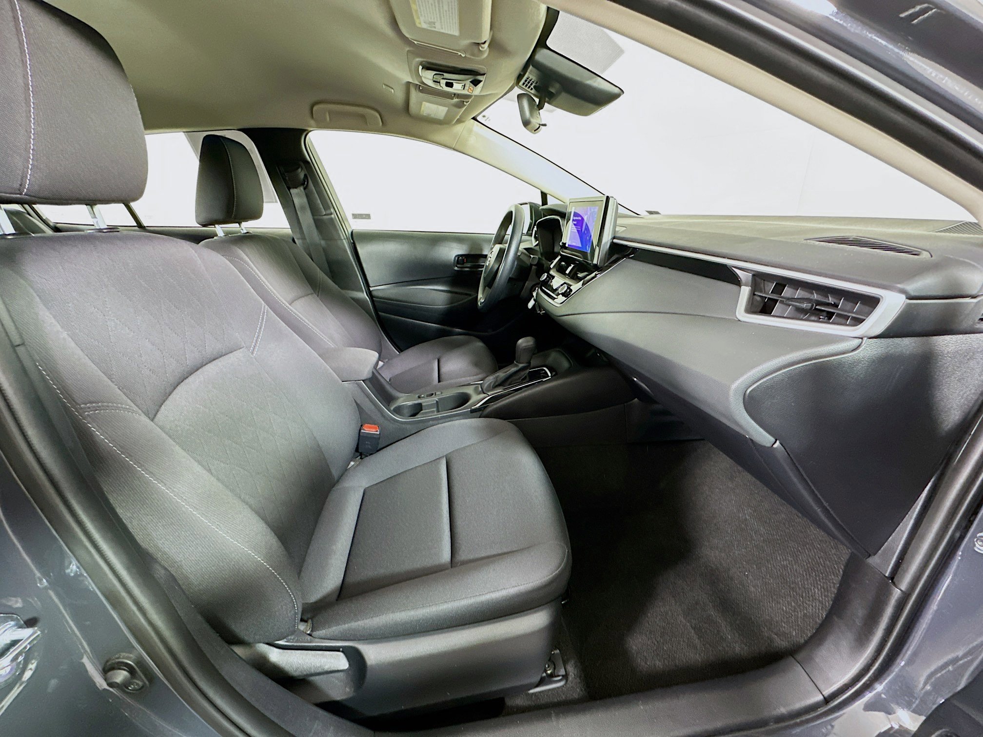 Used 2025 Toyota Corolla LE image 29