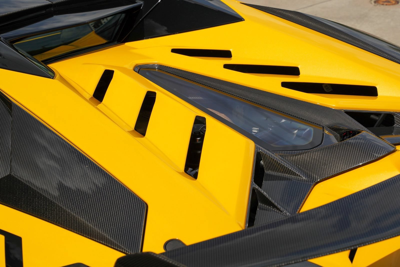 Used 2021 Lamborghini Aventador SVJ AWD/4WD image 13