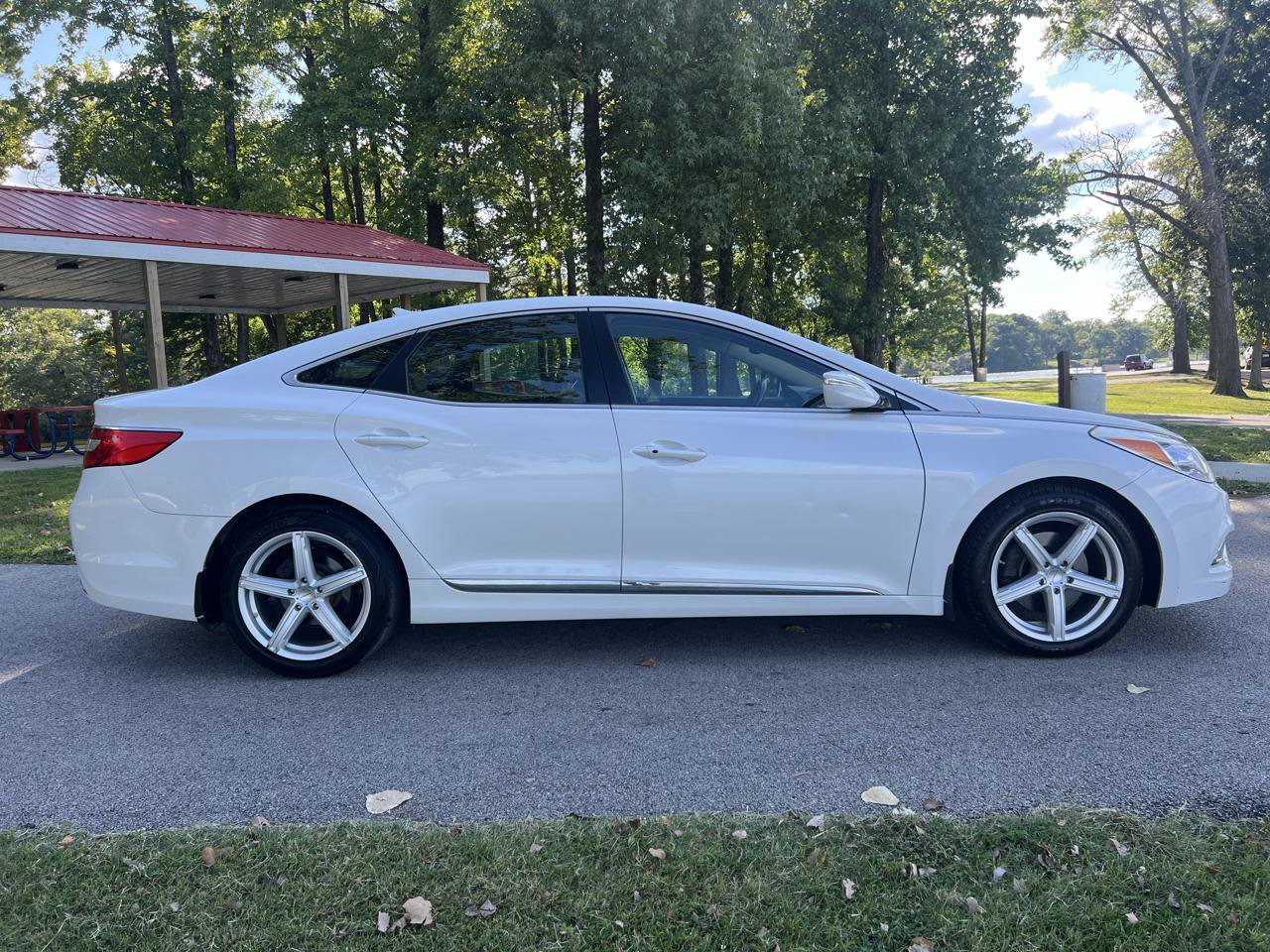 Used 2013 Hyundai Azera FWD image 5