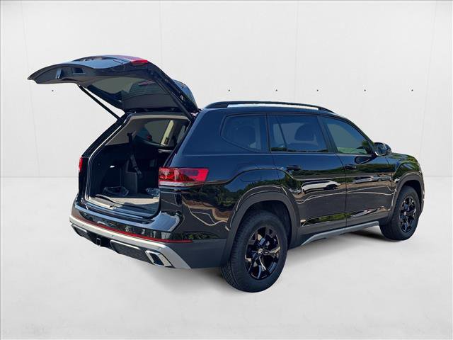 New 2026 Volkswagen Atlas Peak Edition image 2