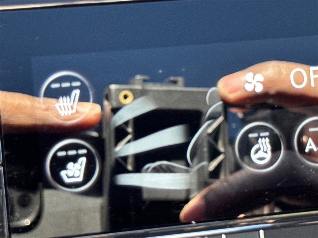 Used 2025 Genesis G70 3.3T Advanced w/ Sport Prestige Package image 31