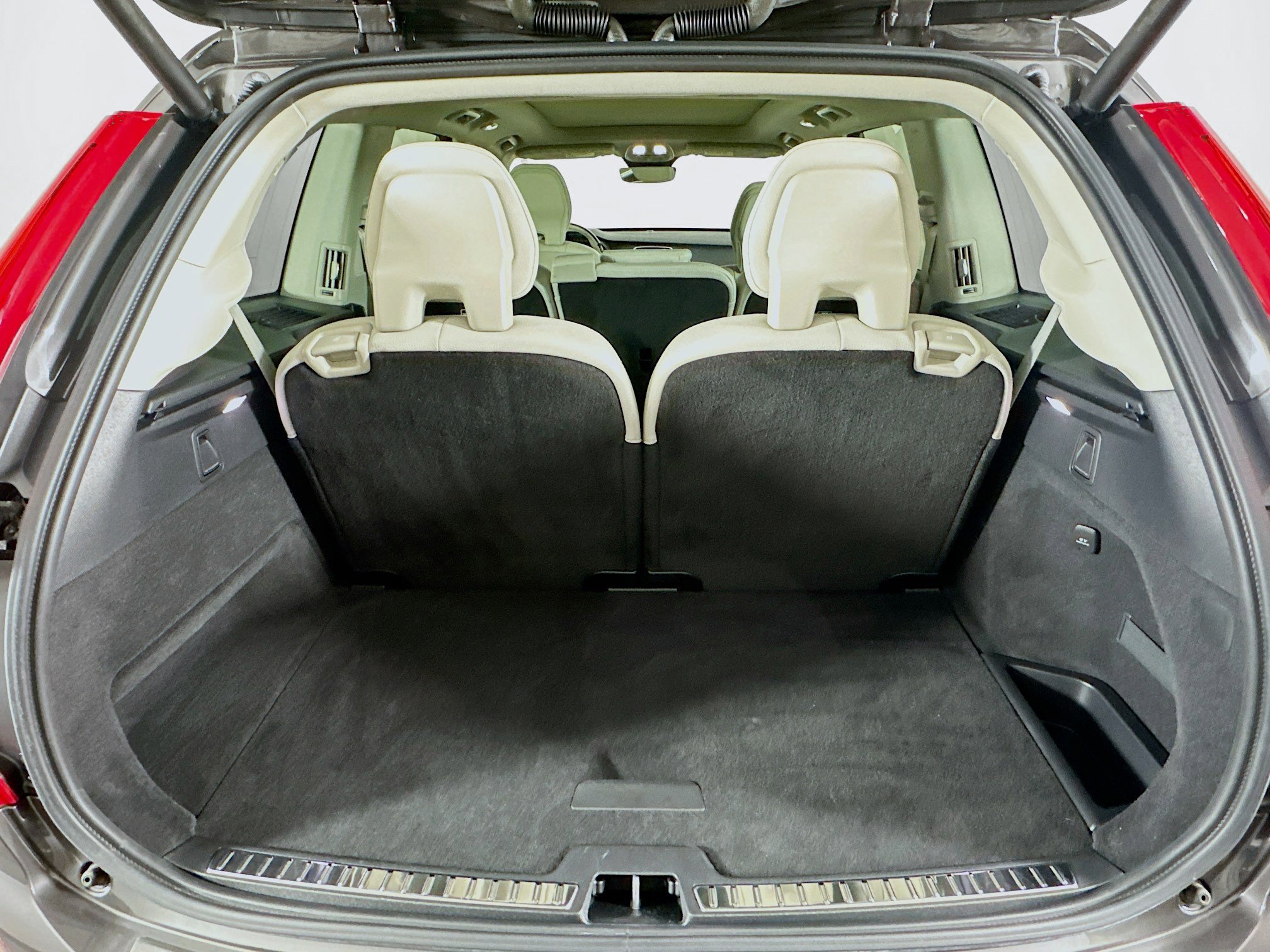 Used 2024 Volvo XC90 B5 Core w/ Protection Package Premier image 31