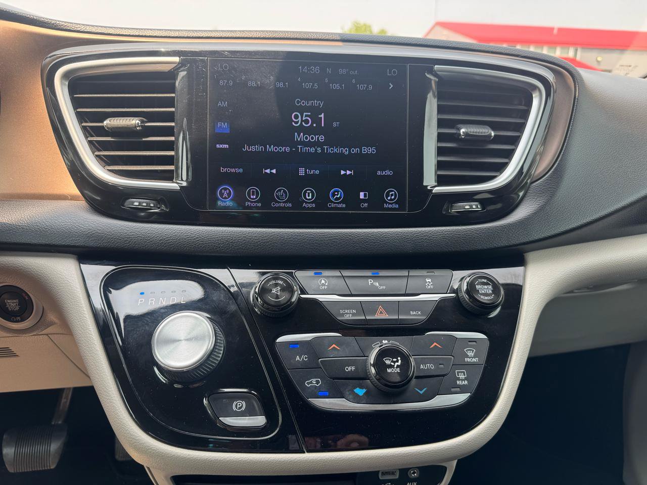 Used 2017 Chrysler Pacifica Touring-L Plus FWD image 14