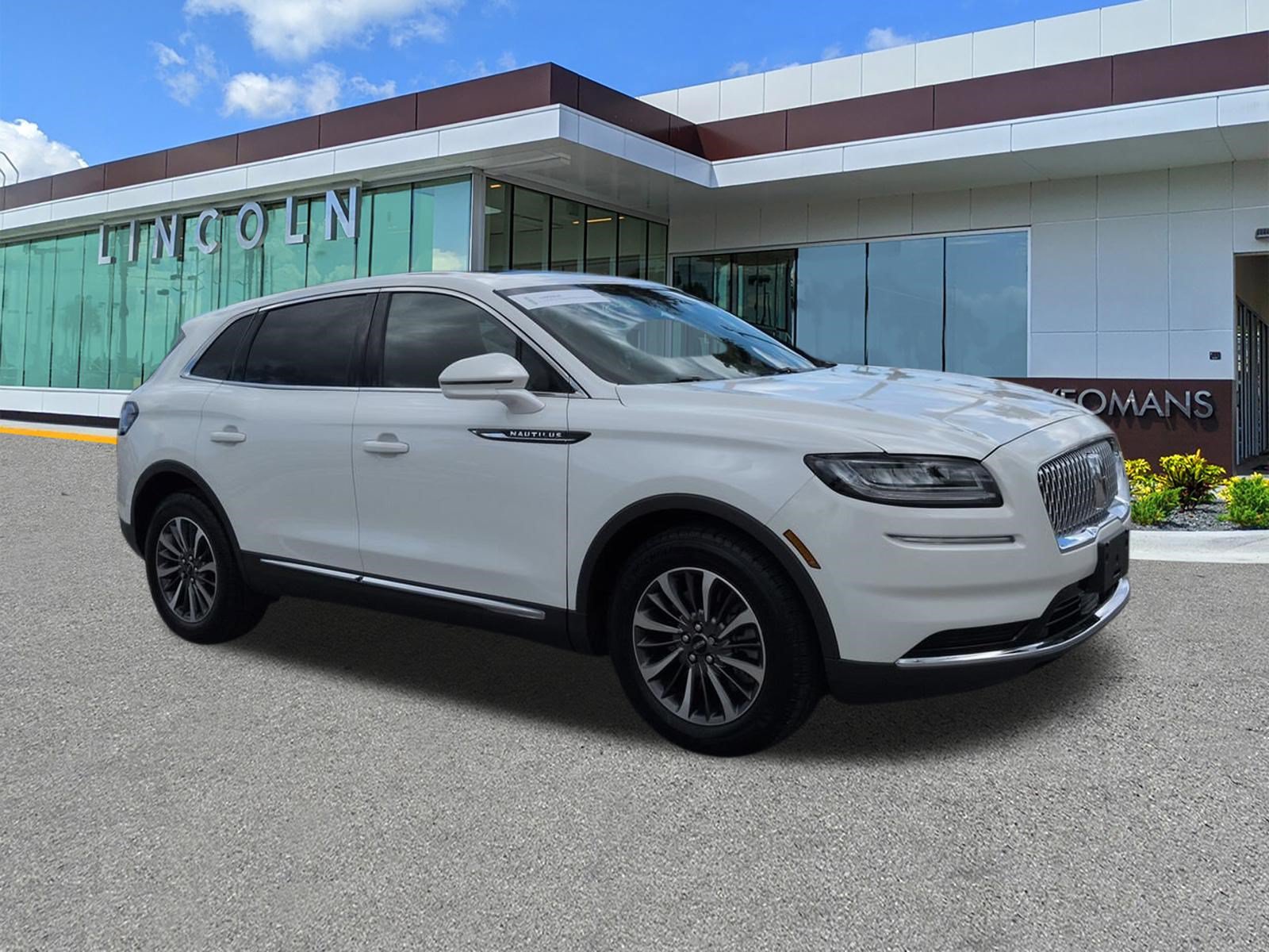 Certified 2023 Lincoln Nautilus Reserve AWD/4WD image 2