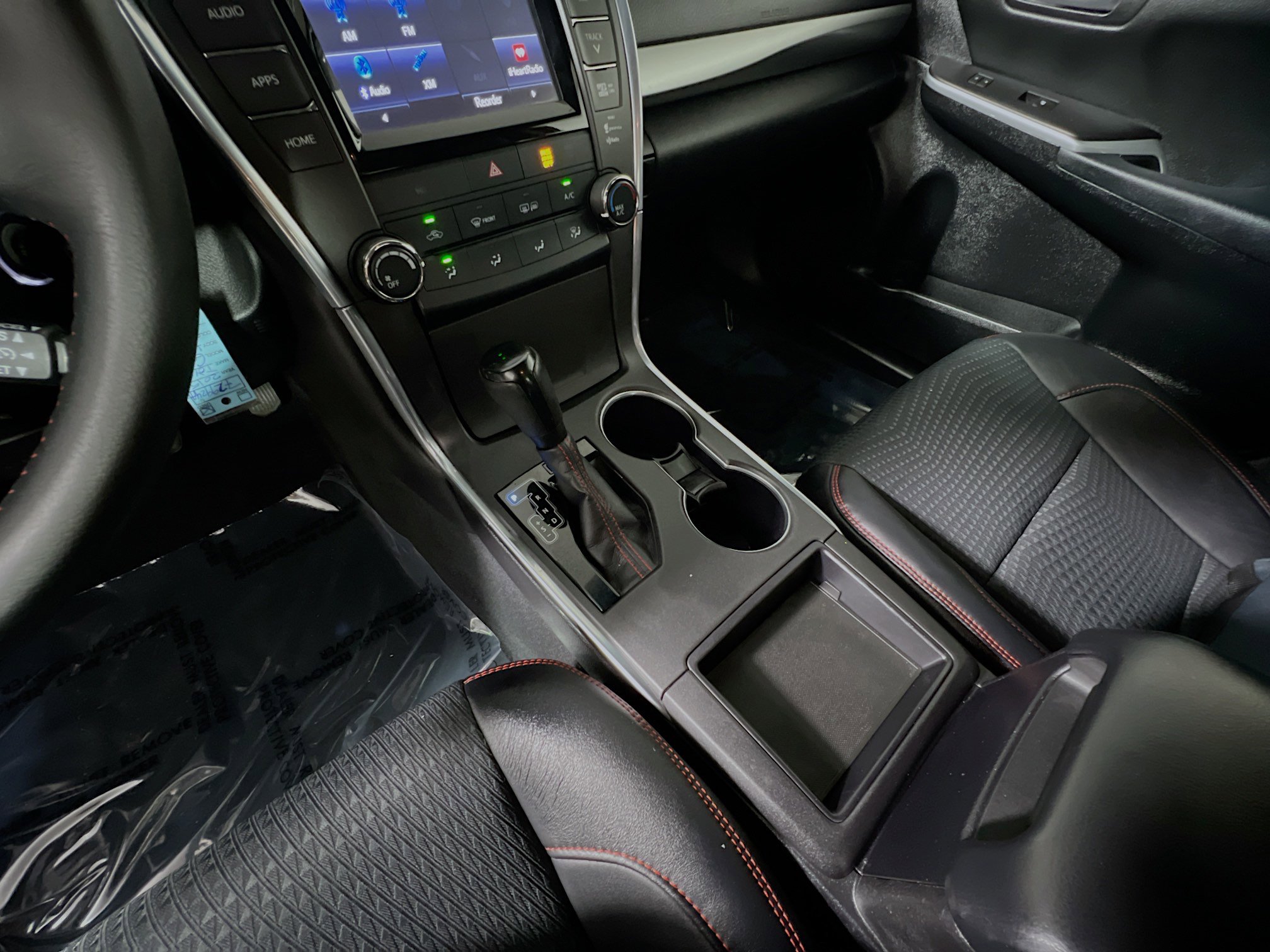 Used 2015 Toyota Camry SE FWD image 25
