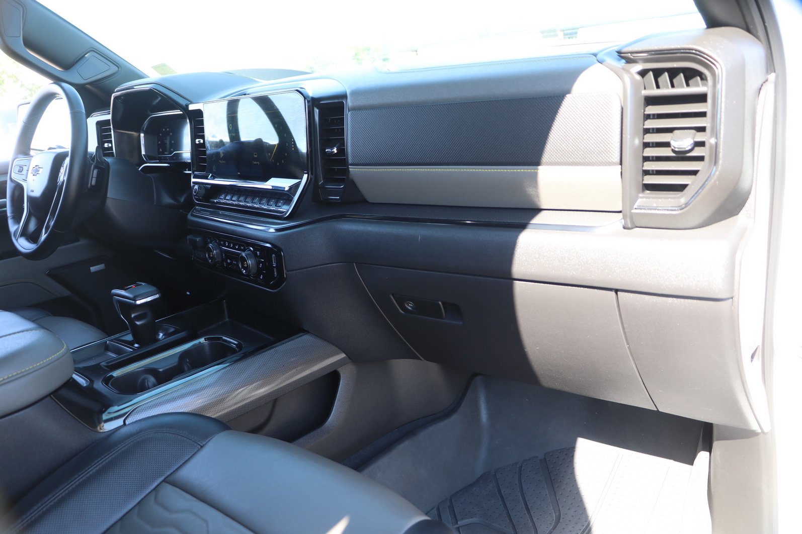 Used 2025 Chevrolet Silverado 1500 ZR2 w/ Technology Package AWD/4WD image 36