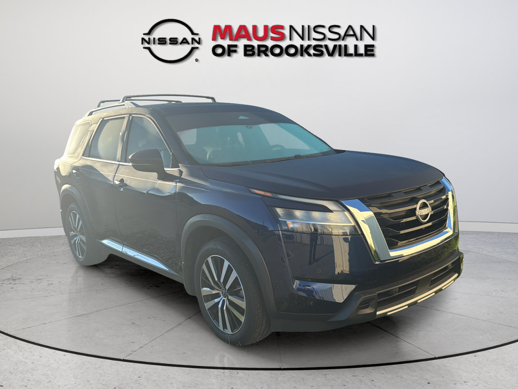Used 2023 Nissan Pathfinder Platinum w/ Cargo Package AWD/4WD image 3