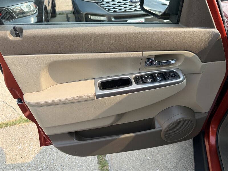 Used 2009 Jeep Liberty Limited AWD/4WD image 12