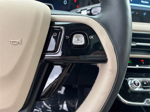 New 2025 Lincoln Corsair Reserve w/ Equipment Group 202A image 28